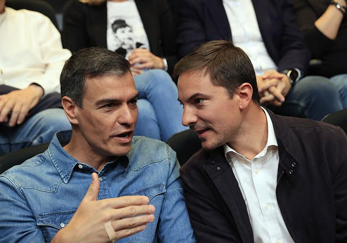 El presidente del Gobierno, Pedro Sánchez con el secretario general de los socialistas madrileños, Juan Lobato