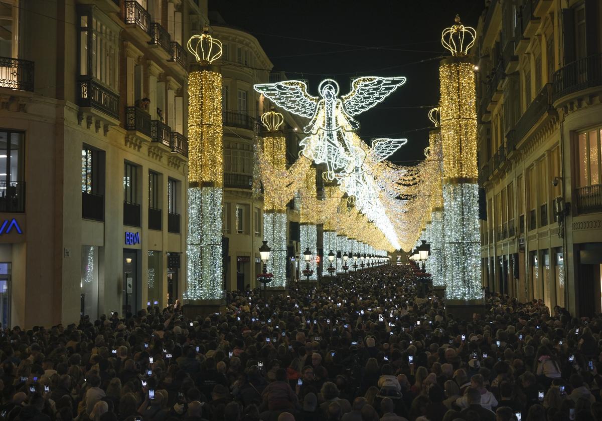 Vista de la icónica calle Larios de Málaga con decoración navideña