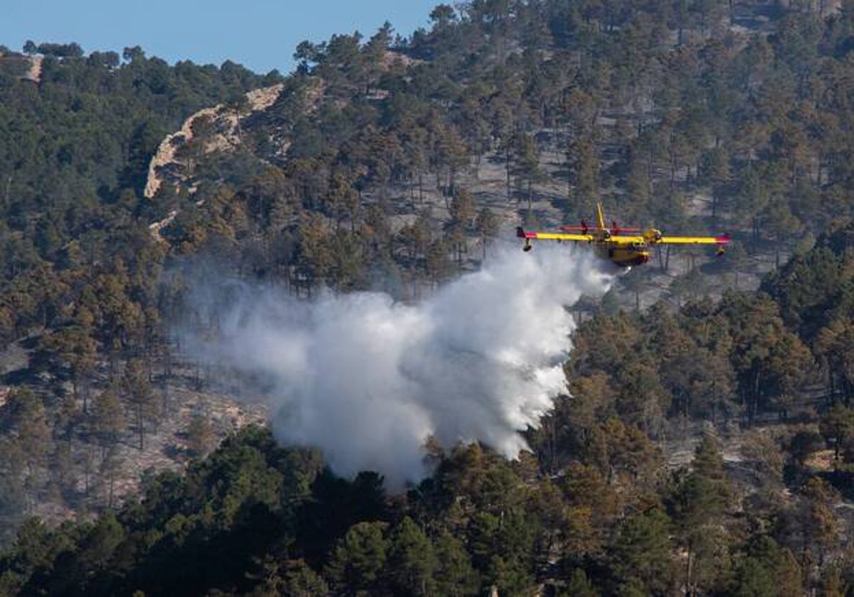 La Junta destina 61,2 millones para más medios aéreos en las próximas campañas de lucha contra incendios forestales