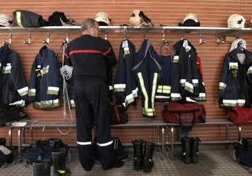 Un herido y 200 desalojados en el incendio de un garaje en Lucena