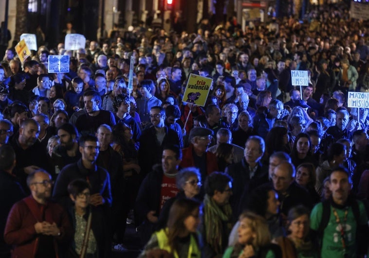 manifestacion-valencia-RXzsUZoFuj1tFNjcZFJParO-758x531@diario_abc.jpg