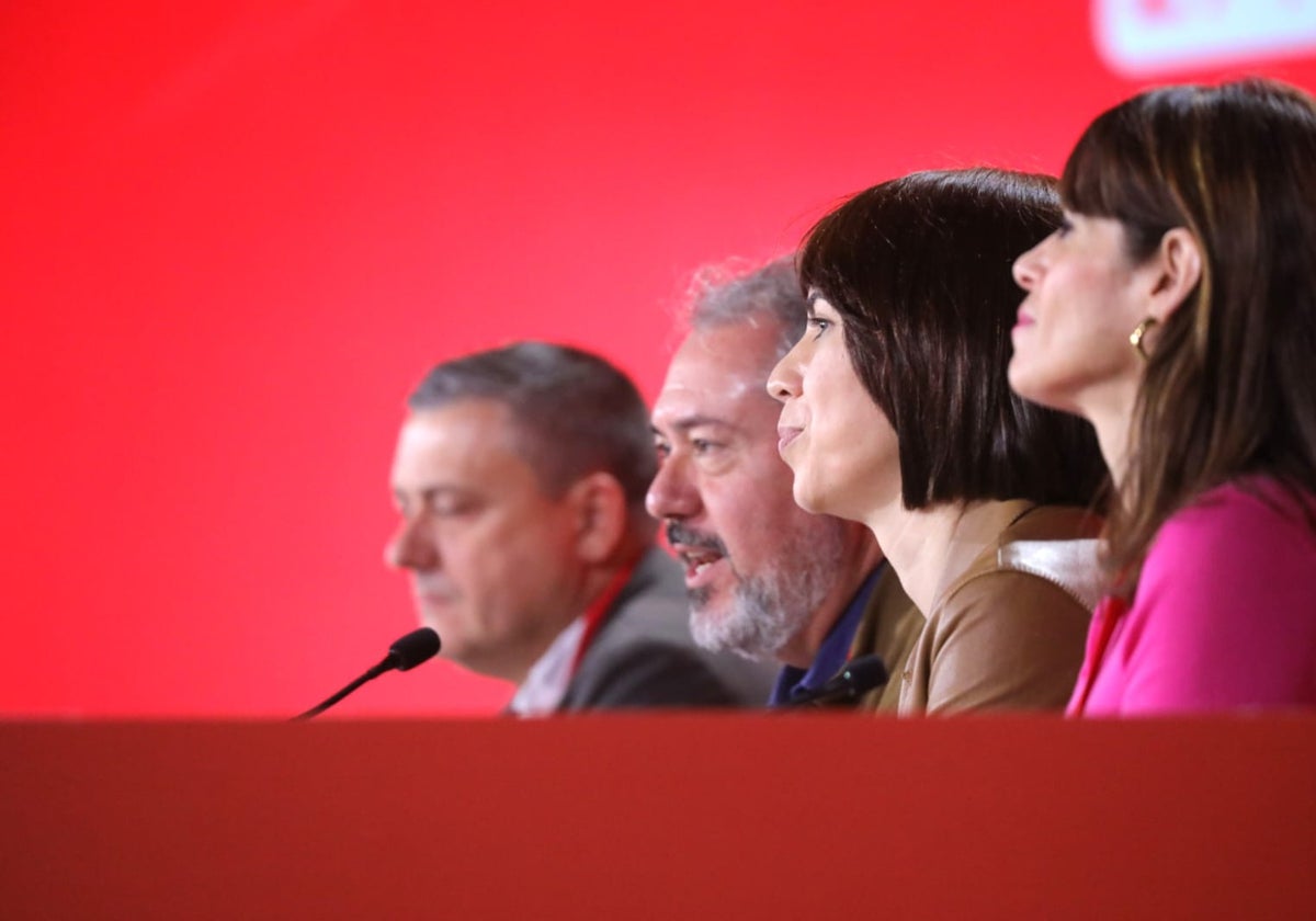 Juan Espadas con Diana Morant en la mesa del congreso