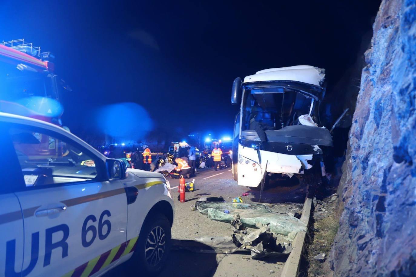 Al menos dos muertos tras el accidente de un autobús español en los Pirineos