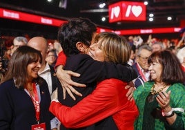 Begoña Gómez llega entre vítores al acto de clausura del congreso del PSOE