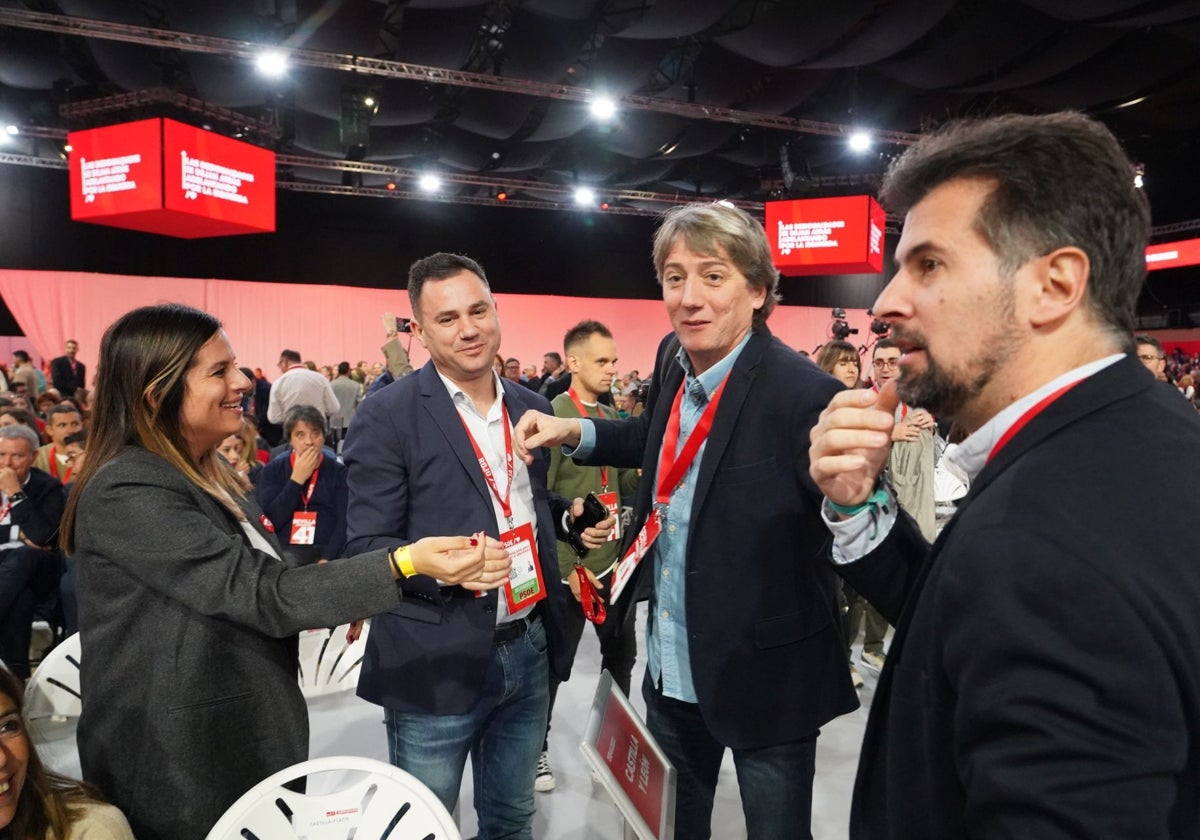 Los leoneses Nuria Rubio y Javier Alfonso Cendón; el soriano Carlos Martínez, y Luis Tudanca, este sábado en Sevilla.