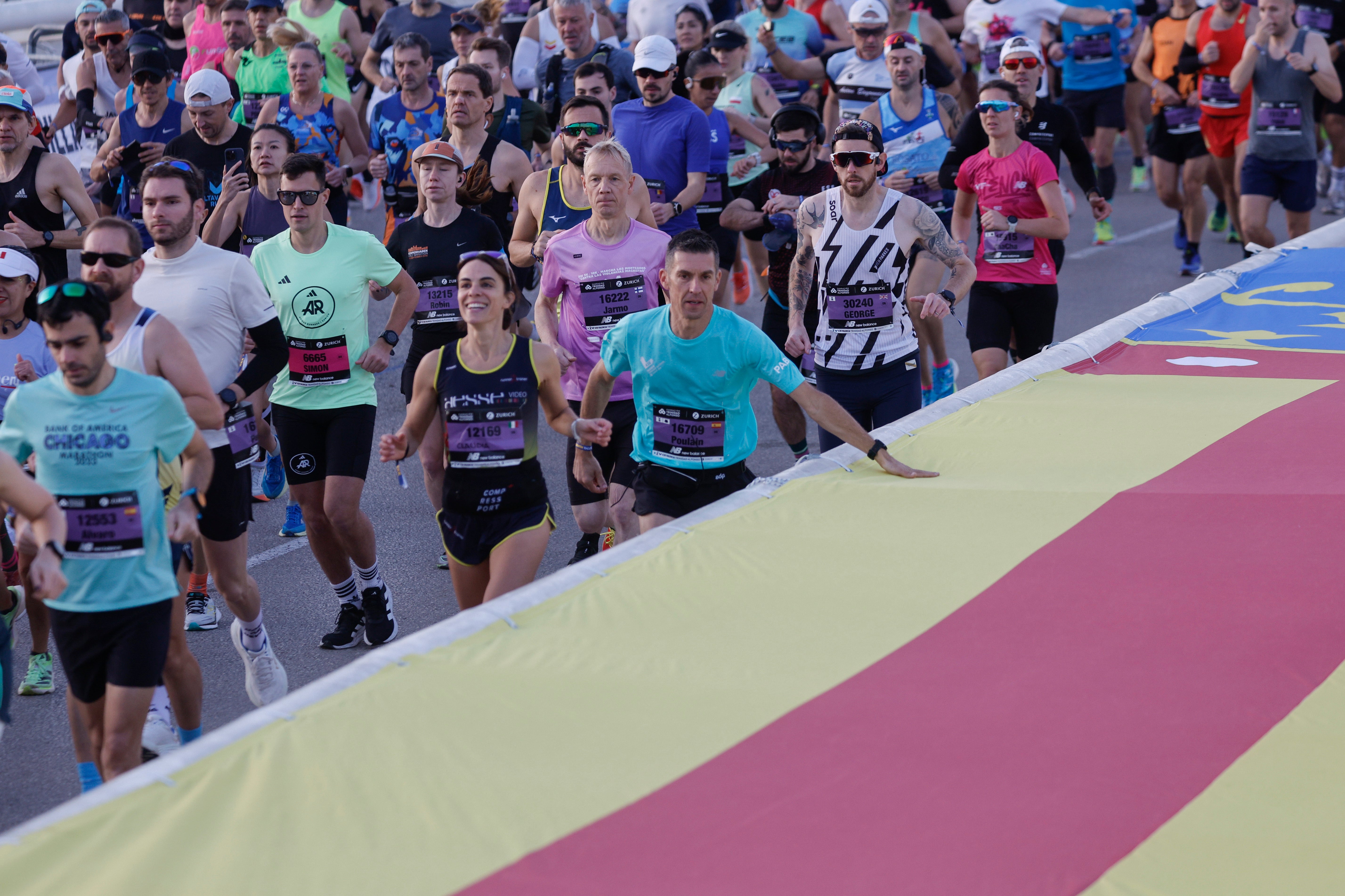La Maratón de Valencia en apoyo a la DANA, en imágenes