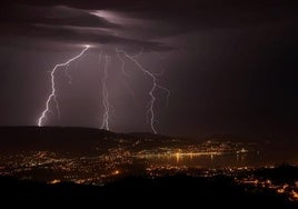 Galicia registra más de 2.500 rayos en un día, con cortes de luz a lo largo del territorio