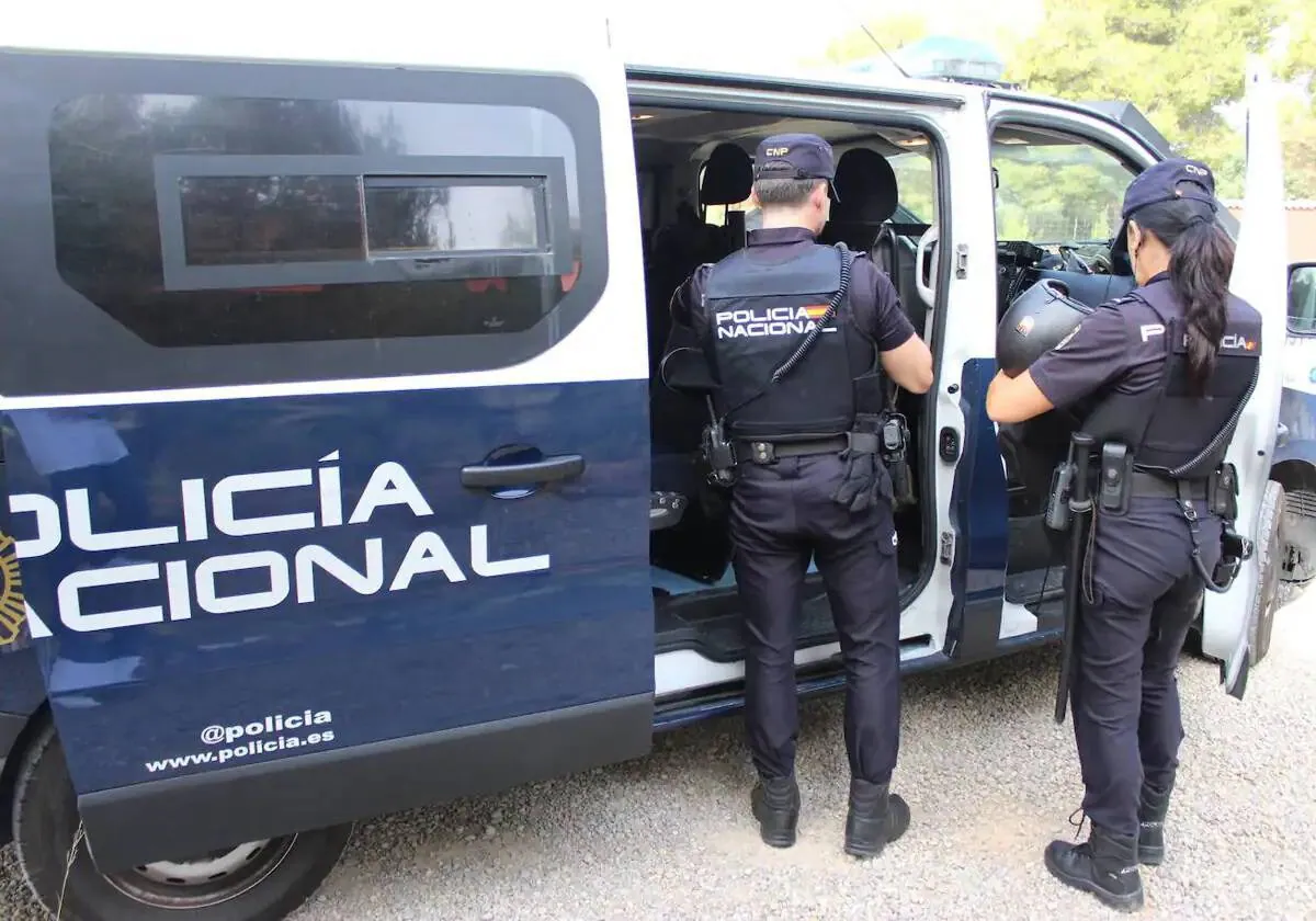 Agentes de la Policía Nacional, en un operativo