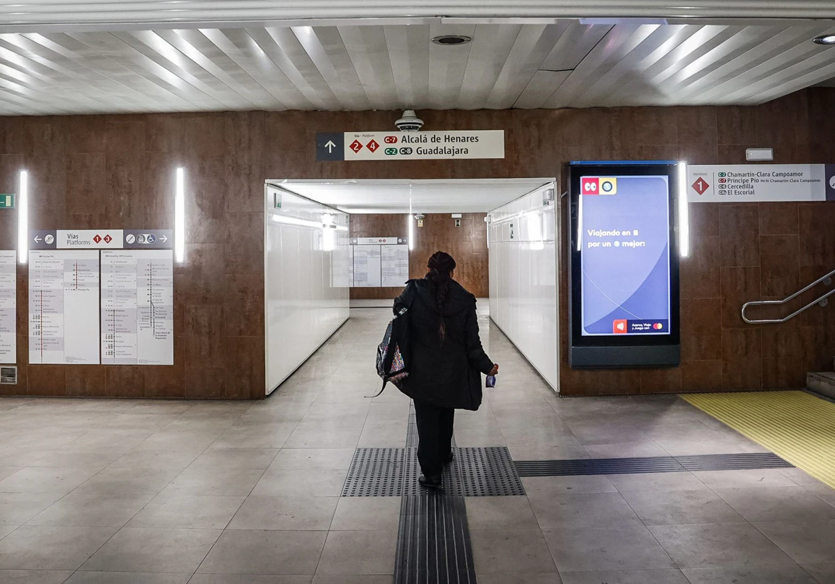 Interior de la estación de Renfe Cercanías, ayer a mediodía