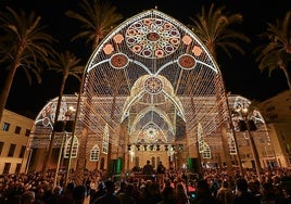 Iluminación de Navidad en Almería: la plaza de la Catedral protagonista del espectáculo de luces