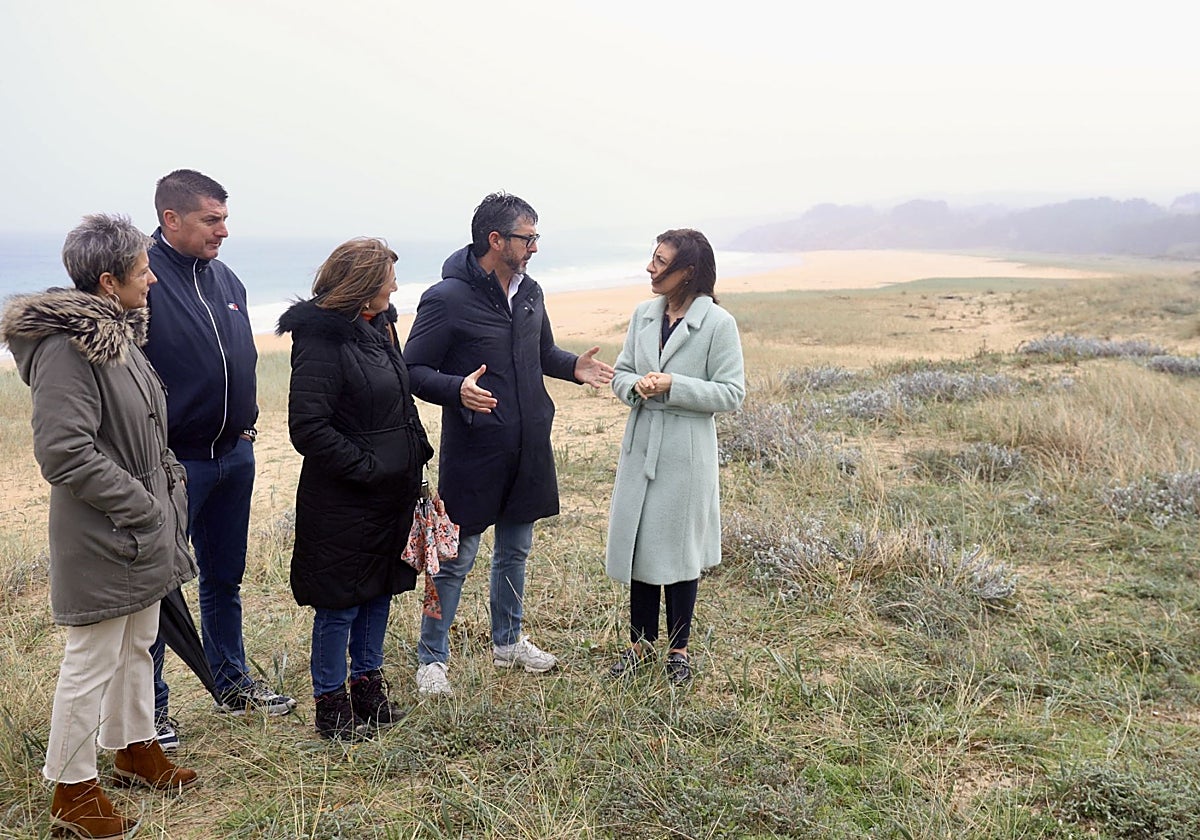 La conselleira de Medio Ambiente, Ángeles Vázquez, este jueves en Porto do Son