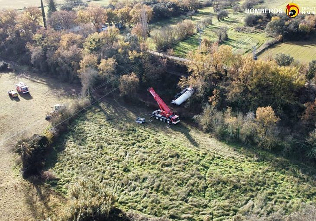 Siniestro del camión en la carretera de Guaso, en el término municipal de Aínsa