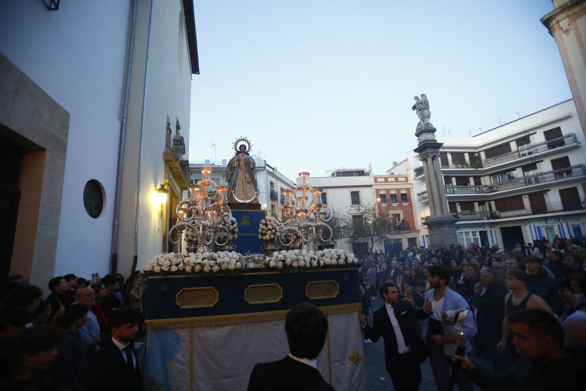 La procesión de la Inmaculada con los jóvenes de Córdoba, en imágenes