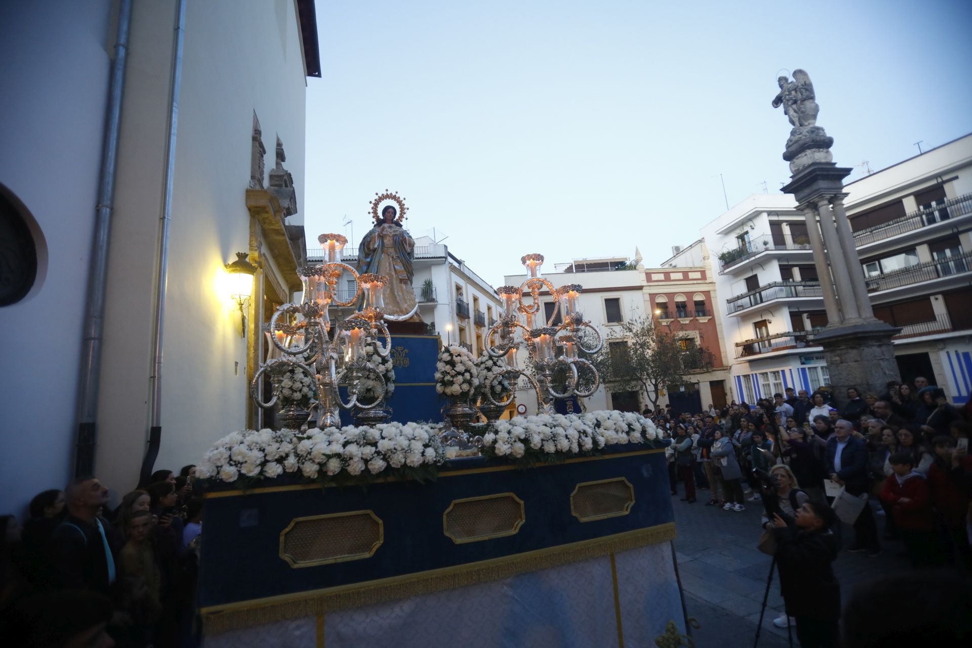 La procesión de la Inmaculada con los jóvenes de Córdoba, en imágenes