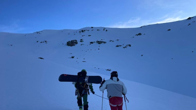 Hay excursionistas que han subido al Mulhacén con zapatillas de deporte