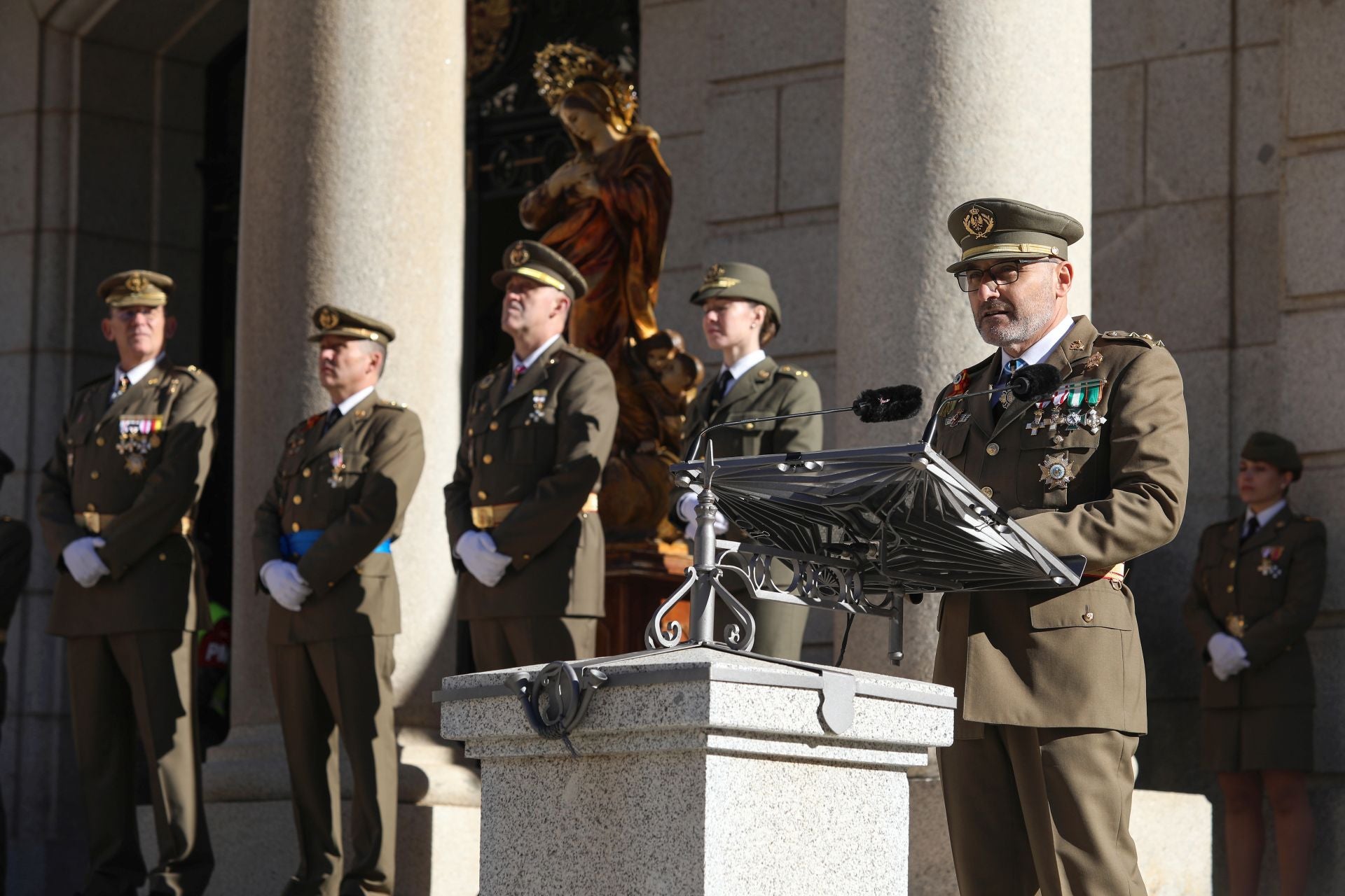 Las mejores imágenes del amor de los militares españoles por su bandera