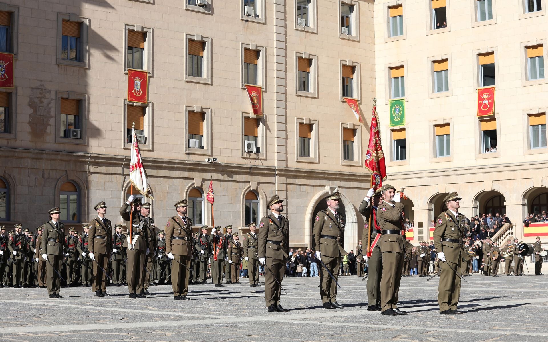 Las mejores imágenes del amor de los militares españoles por su bandera