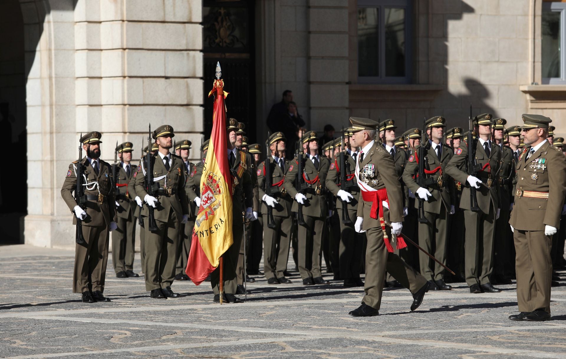 Las mejores imágenes del amor de los militares españoles por su bandera