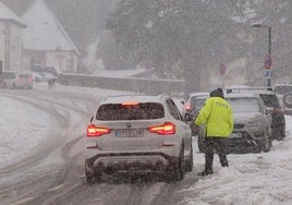 Remite el temporal en el Pirineo aunque todavía es  complicado circular en algunos tramos de carretera