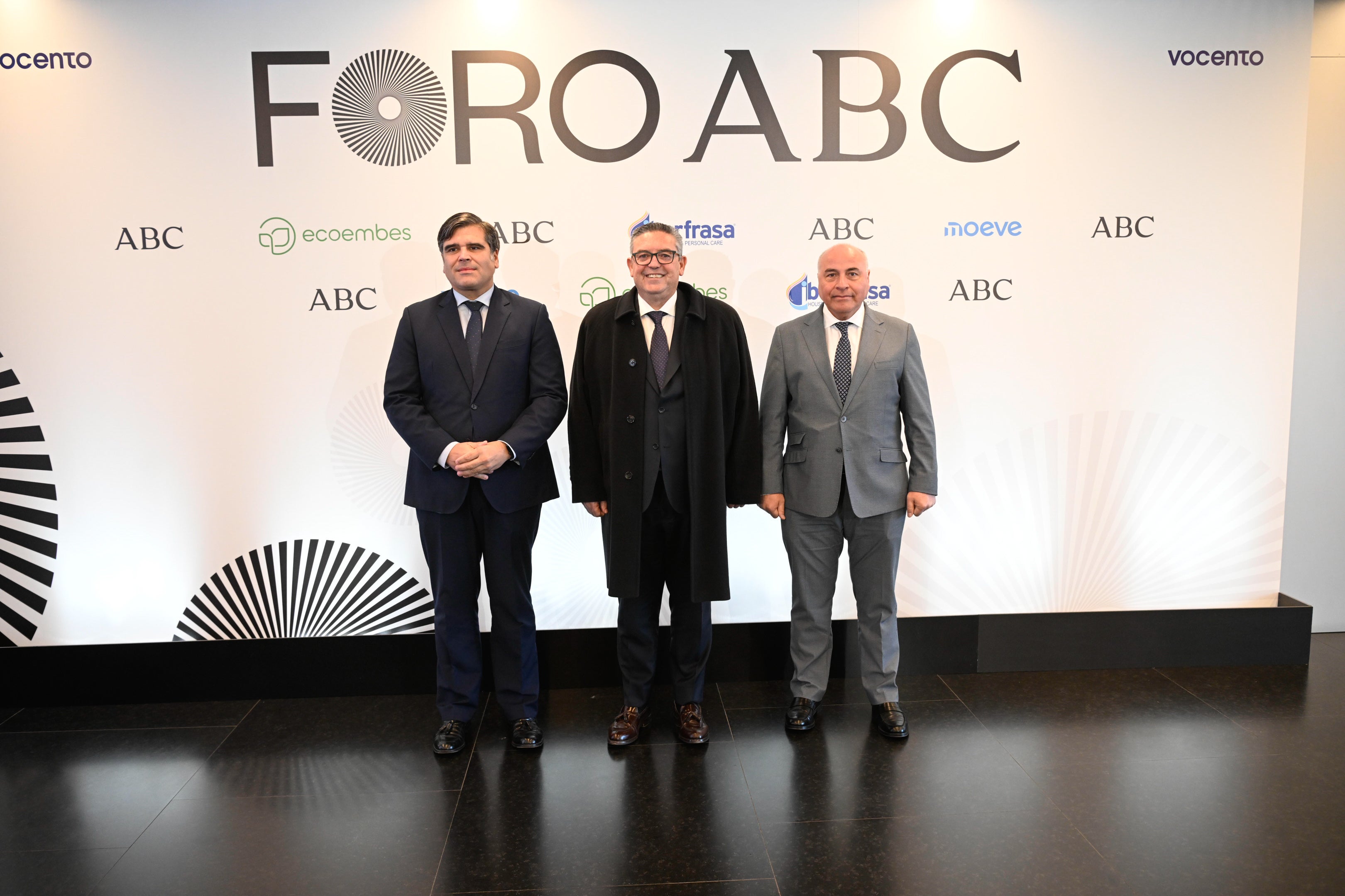 José Manuel Labrador, gerente de RSU Ciudad Real; Santiago Lucas-Torres, vicepresidente de las Cortes de Castilla-La Mancha y José Antonio Navarro, portavoz del PP en el Ayuntamiento de Alcázar de San Juan.