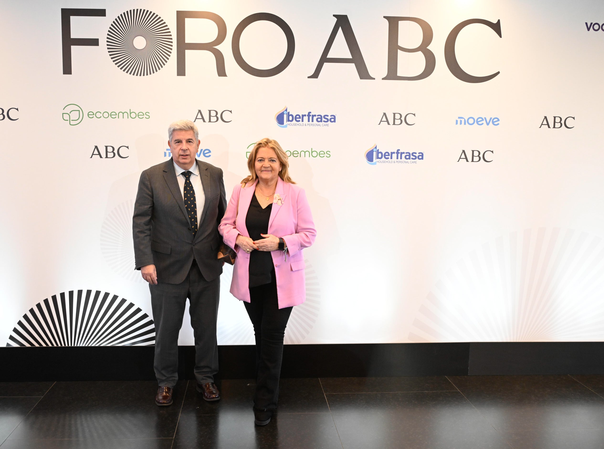 Los senadores Miguel Ángel de la Rosa y María Jesús Bonilla.