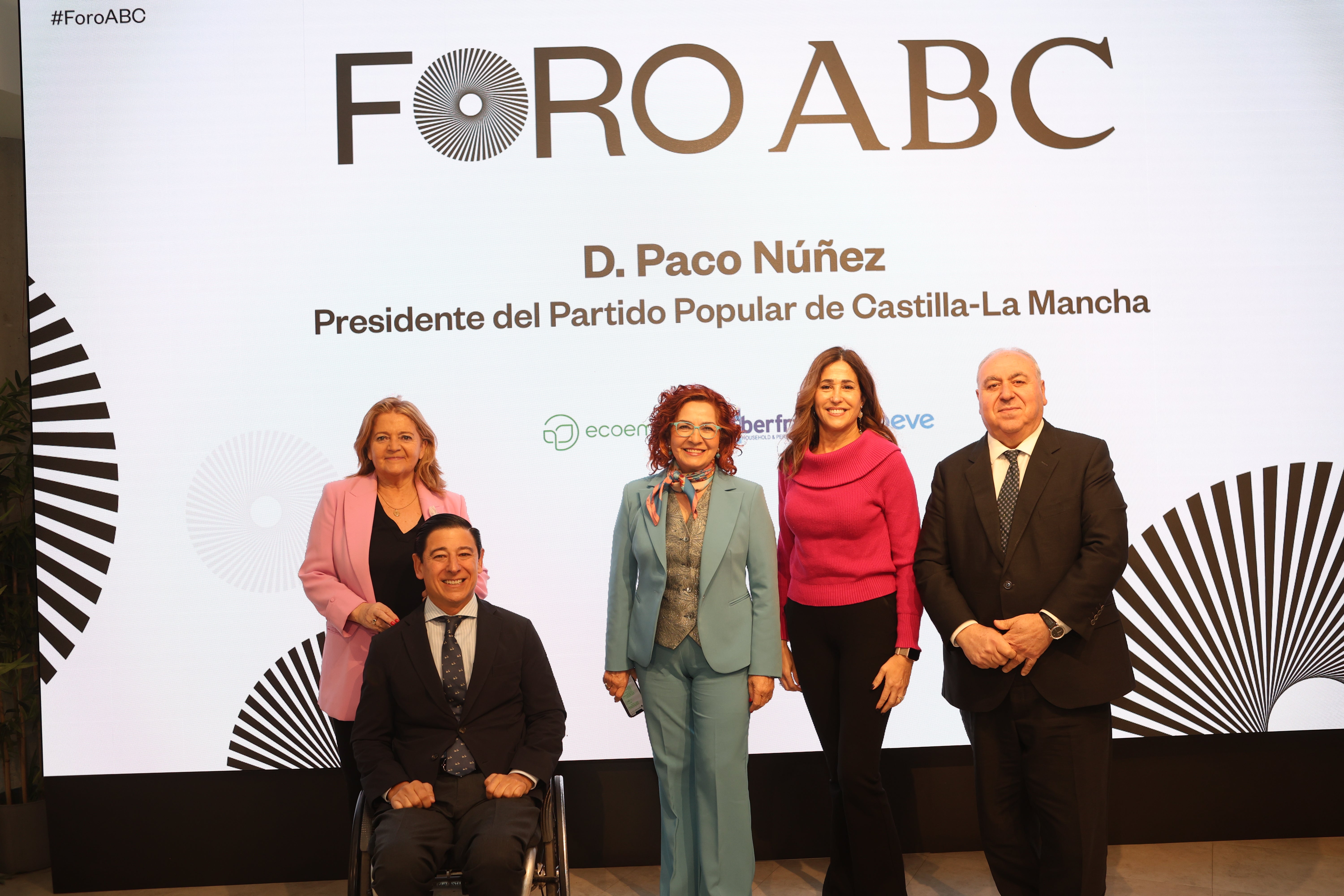 Los senadores del PP María Jesús Bonilla, Carmen Riolobos, Rosa Romero y Vicente Tirado, junto a Borja Fanjul, presidente del Pleno del Ayuntamiento de Madrid.