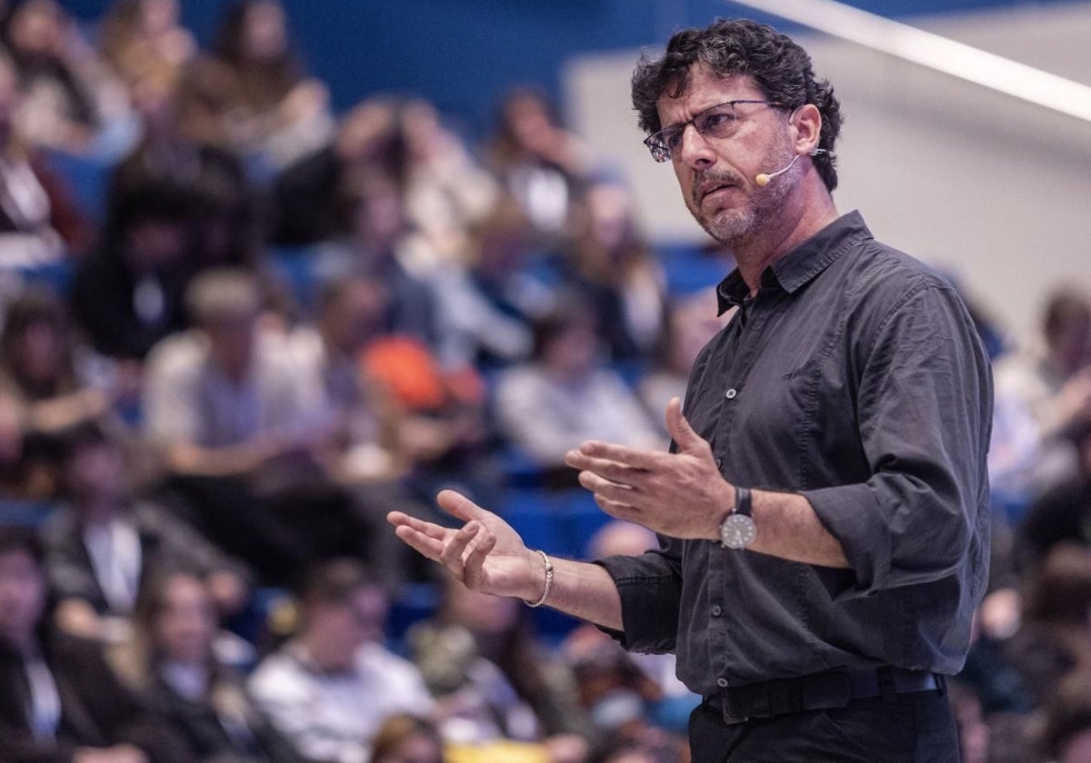 Emilio Morenatti, en su ponencia en la Cidade da Cultura (Santiago)