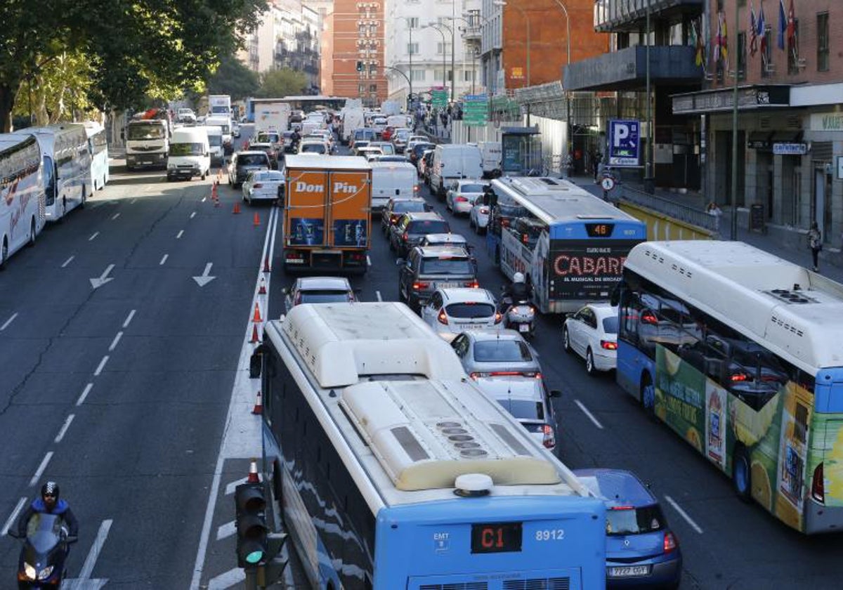 Coches por el centro de la capital