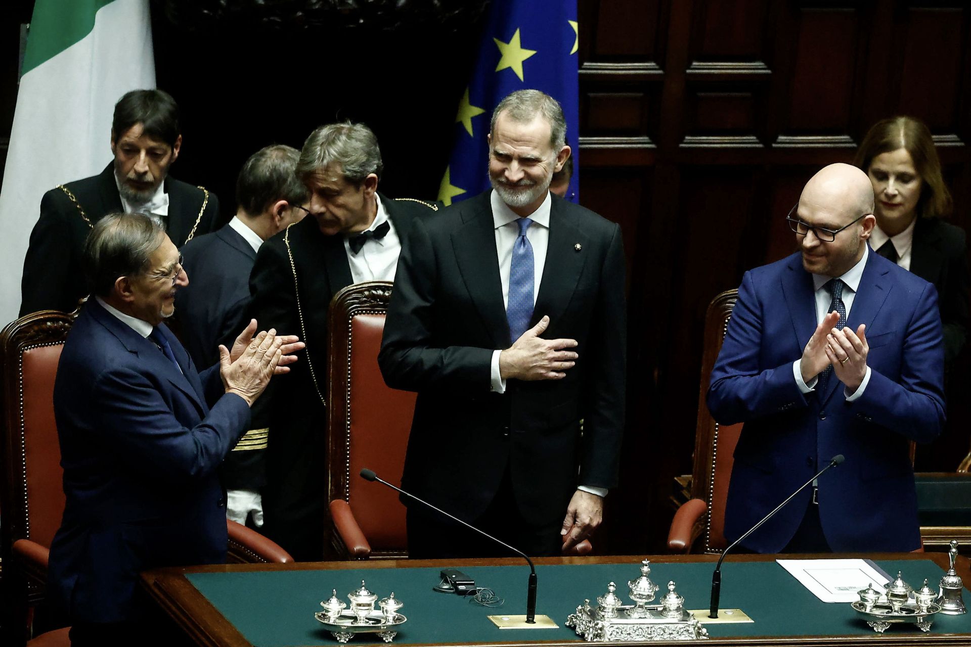 El Rey Felipe VI agradece los aplausos a la Cámara de Diputados de Italia.