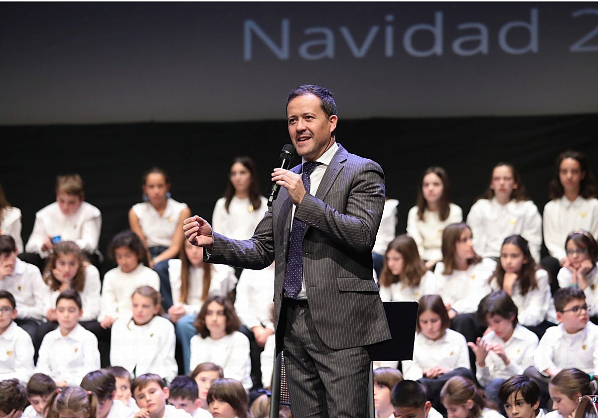 El alcalde, Carlos Velázquez, en el pregón de la Navidad en el Teatro del Rojas