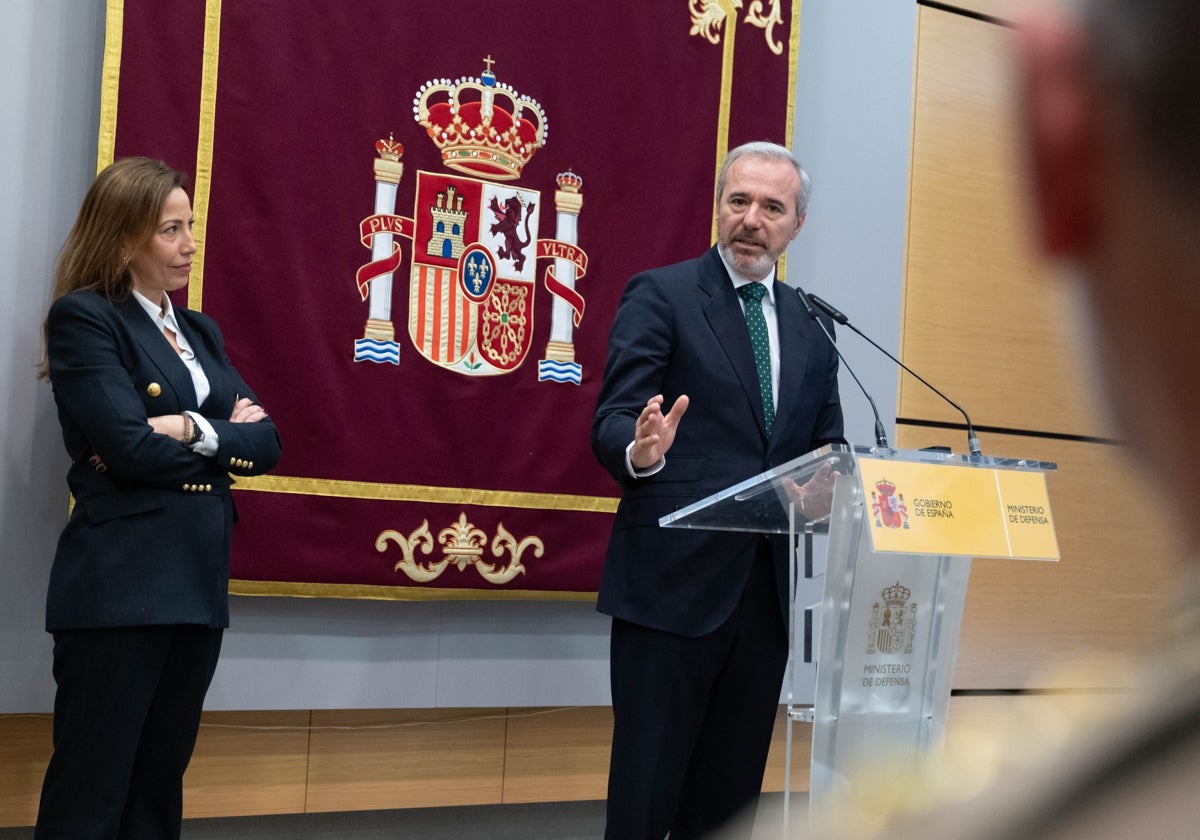 El presidente aragonés y la alcaldesa zaragozana, en el Ministerio de Defensa, este miércoles 11 de diciembre