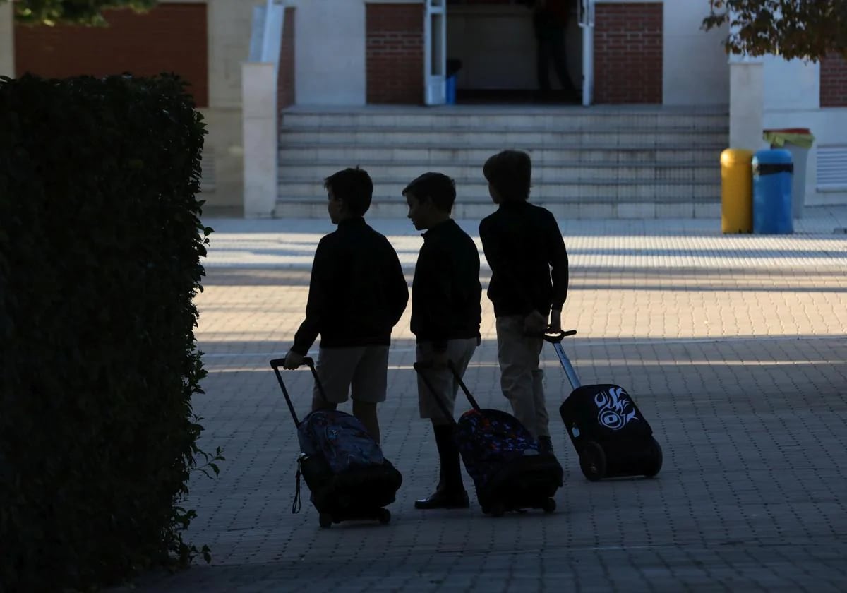 Escolares en el interior de un colegio