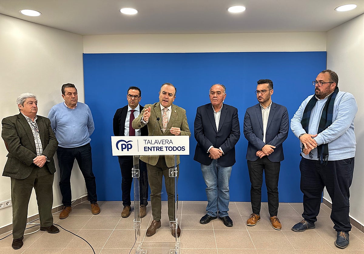 Los alcaldes, durante la rueda de prensa