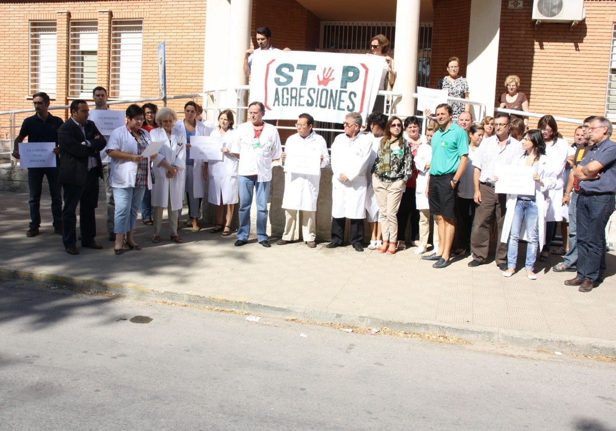 Imagen de archivo de una protesta contra las agresiones a personal médico