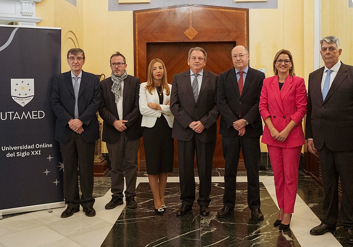 Expertos académicos debaten sobre el futuro de las universidades, en un foro organizado por la UTAMED