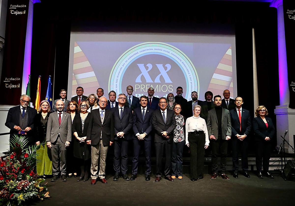 Foto de familia de los Premios Plaza de España 2024