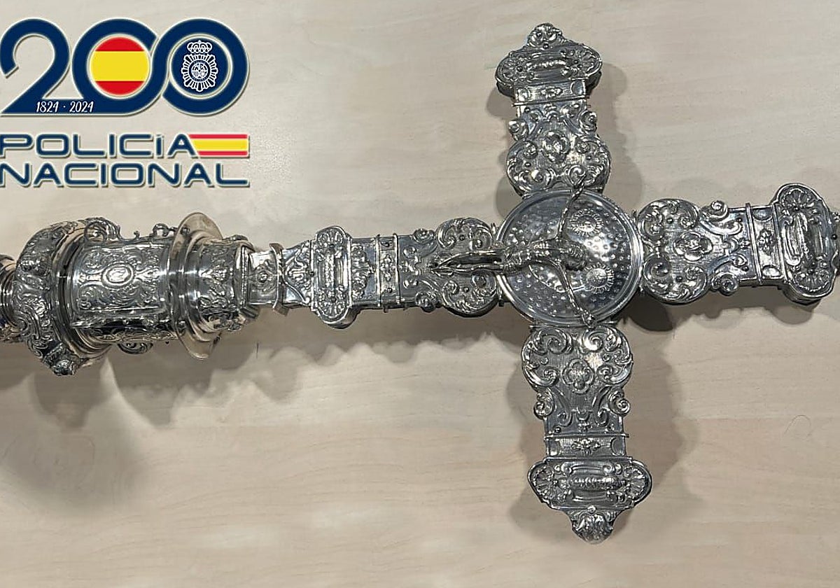 Detenido por llevarse de una iglesia de Salamanca una valiosa cruz de plata del siglo XVII