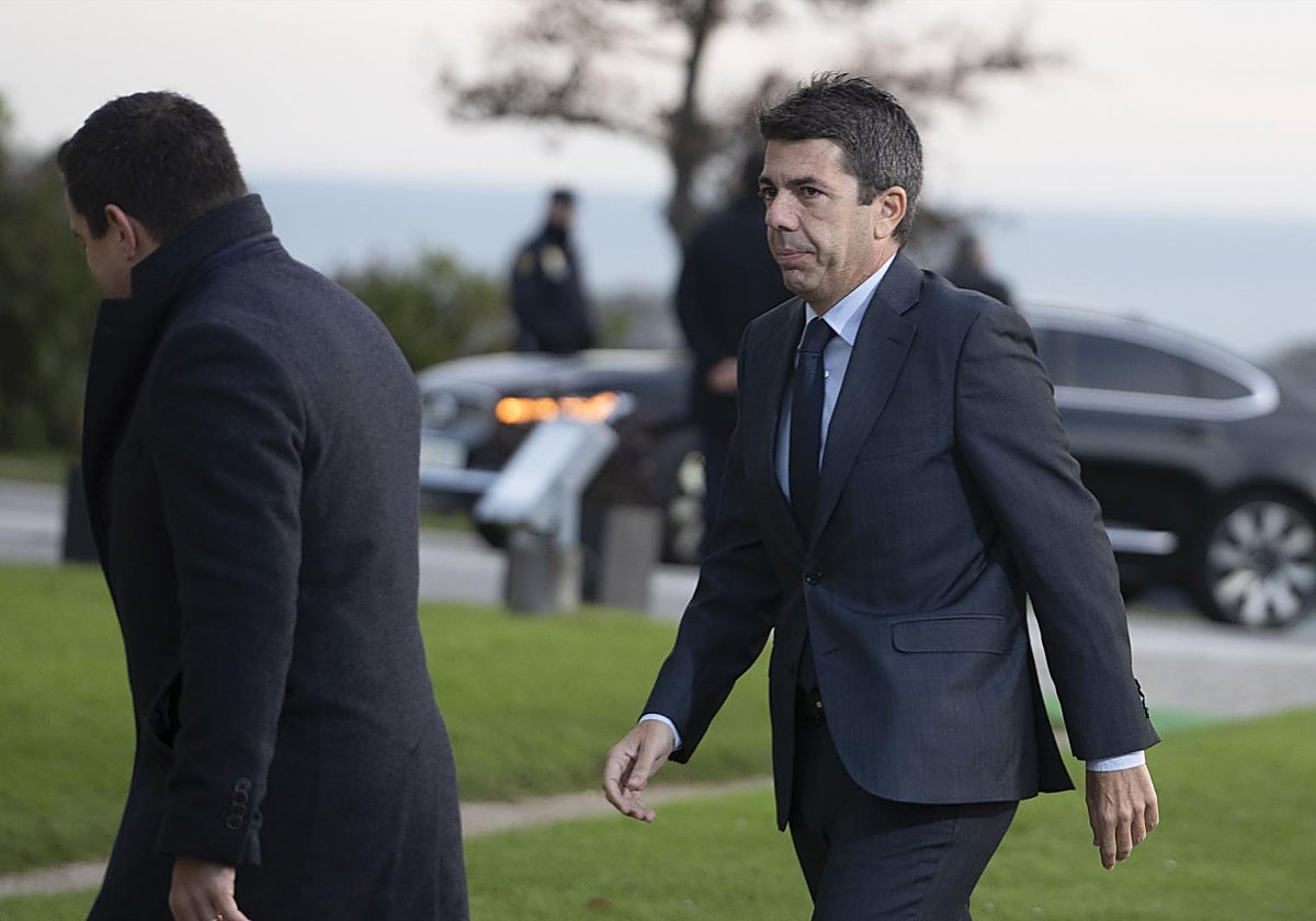 El presidente de la Generalitat Valenciana, Carlos Mazón a su llegada al Palacio de la Magdalena de Santander para la XXVII Conferencia de Presidentes