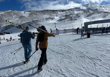 Sierra Nevada ya tiene 5,6 kilómetros de nieve a disposición de los esquiadores