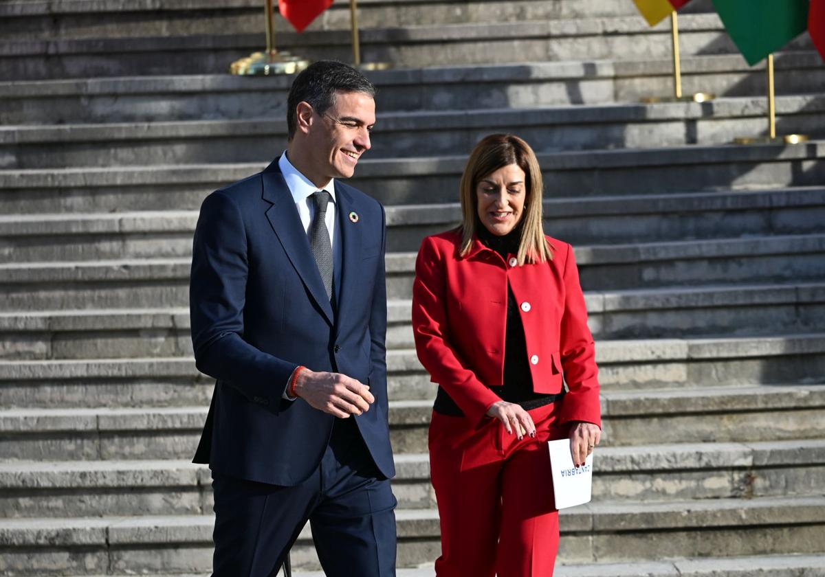 Pedro Sánchez y María José Buruaga, presidenta de Cantabria