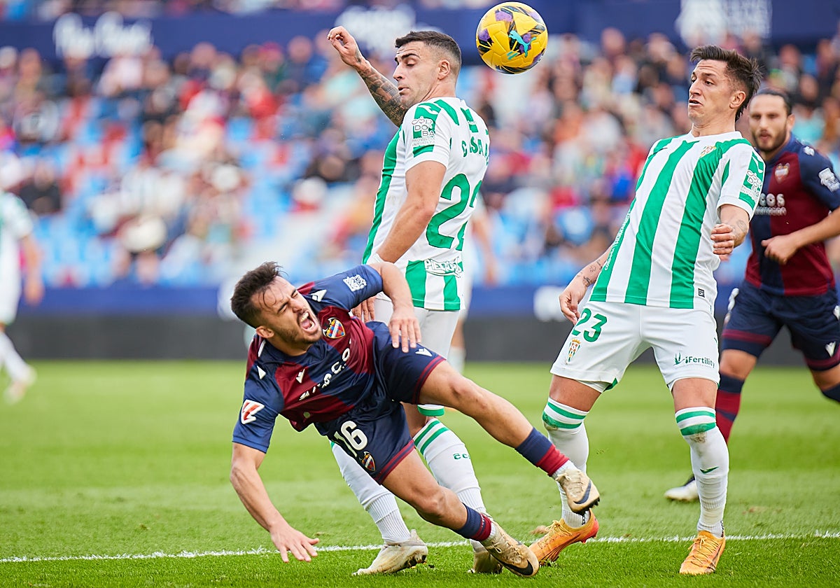 Carlos Isaac y Carracedo durante el encuentro en Valencia ante el Levante