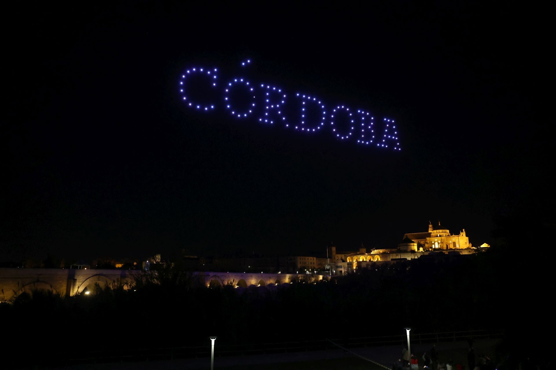 El deslumbrante espectáculo de drones en la Navidad de Córdoba, en imágenes