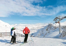 Las primeras nevadas ya permiten esquiar en León, pero no en el resto de estaciones