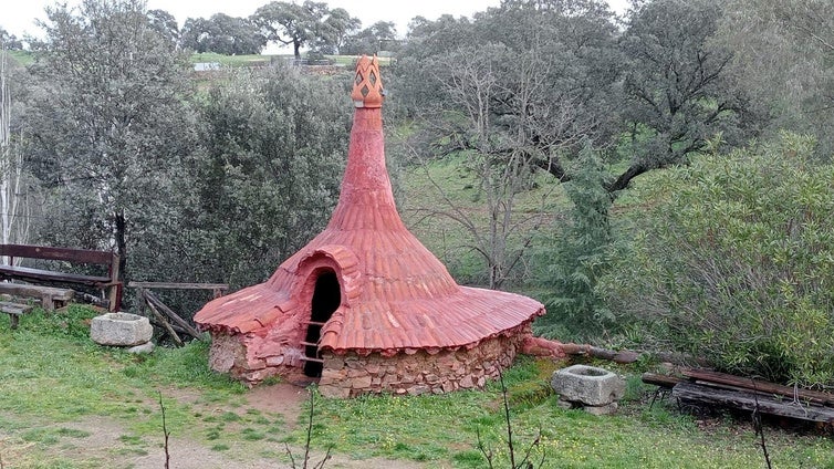 Pies gigantes, cocodrilos y hombres de hojalata: así es el museo hecho con barro que sólo puedes visitar en Córdoba