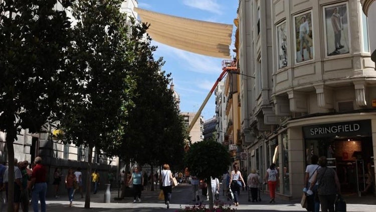 El Ayuntamiento de Córdoba saca ya a licitación el contrato de los toldos en siete calles del Centro para el verano