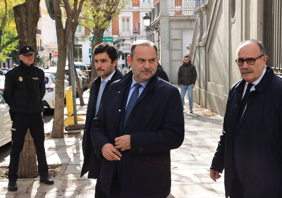 El exministro de Transportes José Luis Ábalos, a la salida de su declaración ante el Tribunal Supremo