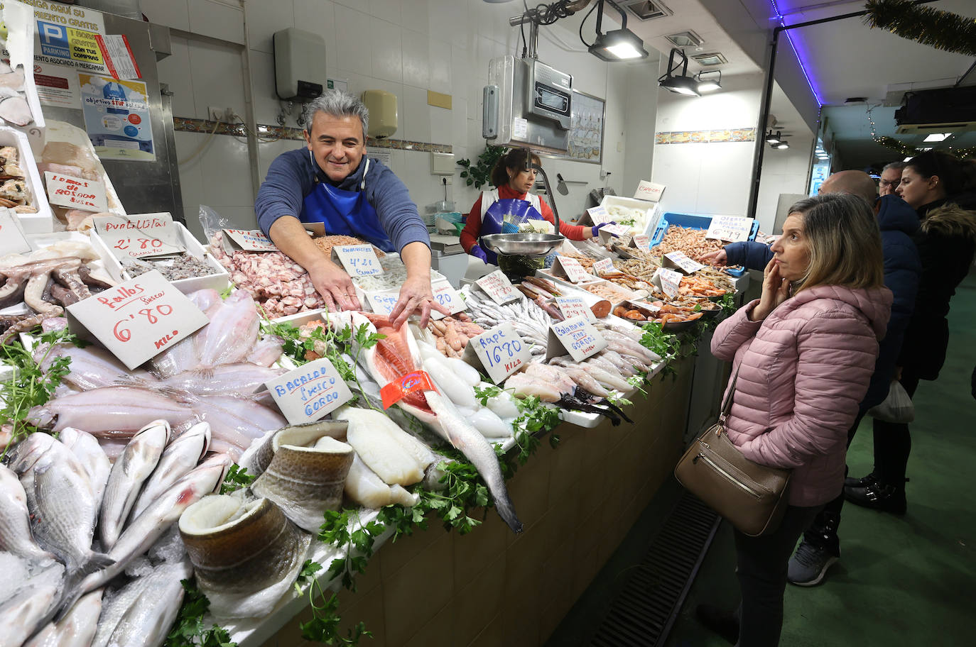 Las compras para las comidas de Navidad en Córdoba, en imágenes