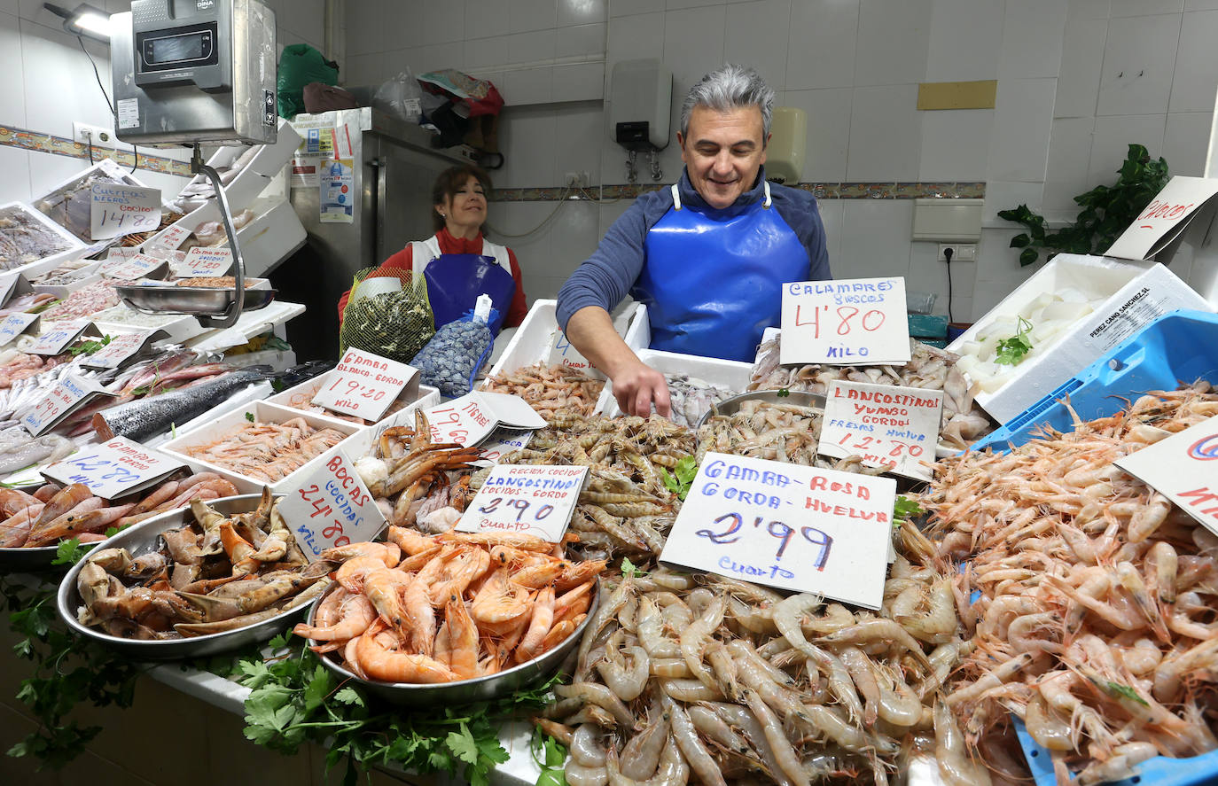 Las compras para las comidas de Navidad en Córdoba, en imágenes