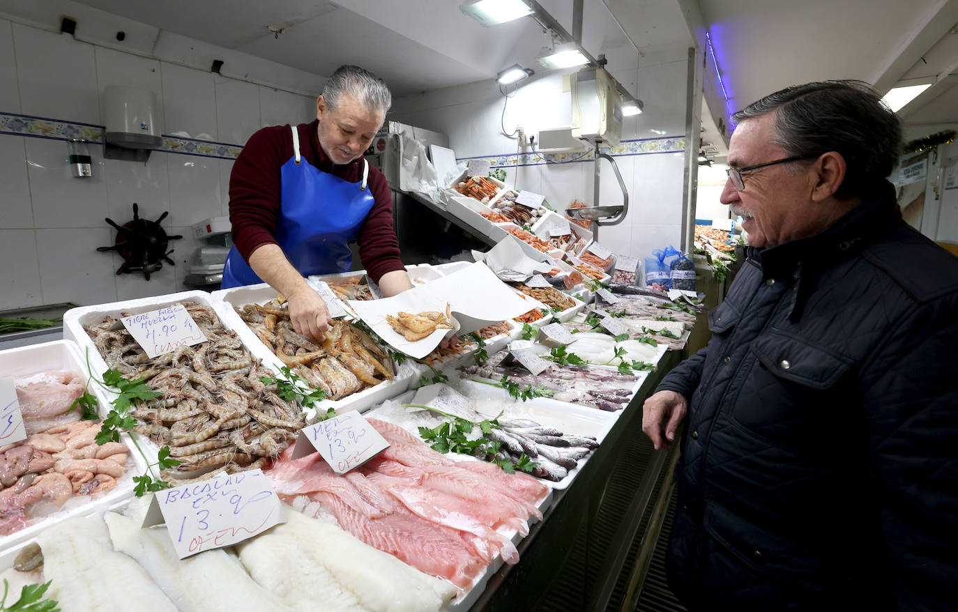 Las compras para las comidas de Navidad en Córdoba, en imágenes