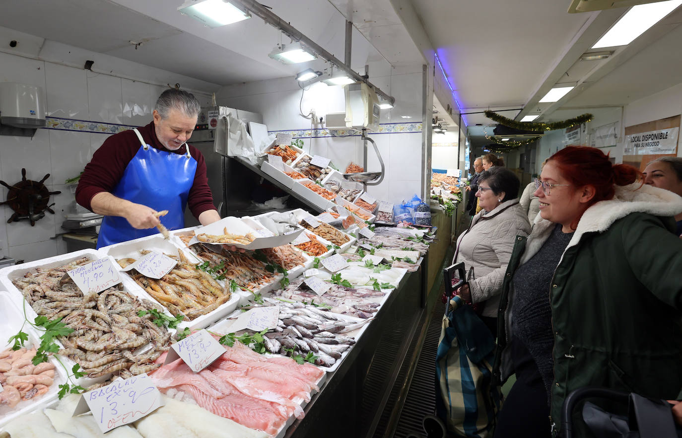 Las compras para las comidas de Navidad en Córdoba, en imágenes